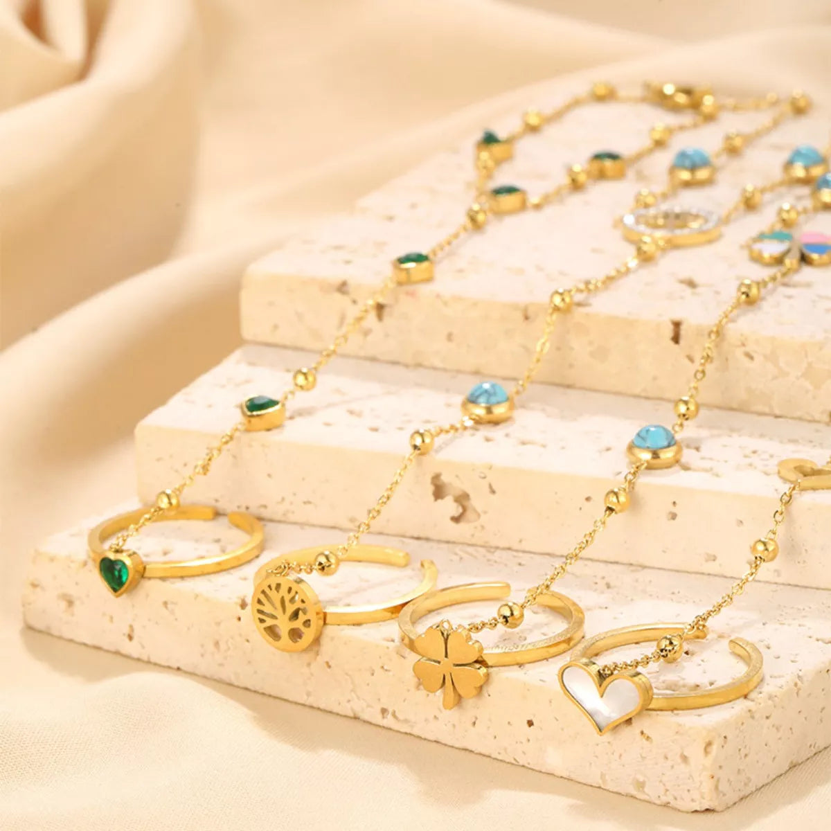 Gold chain bracelet detail - view 3